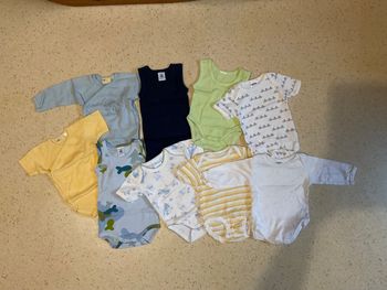 Lot de 9 body taille 3 mois