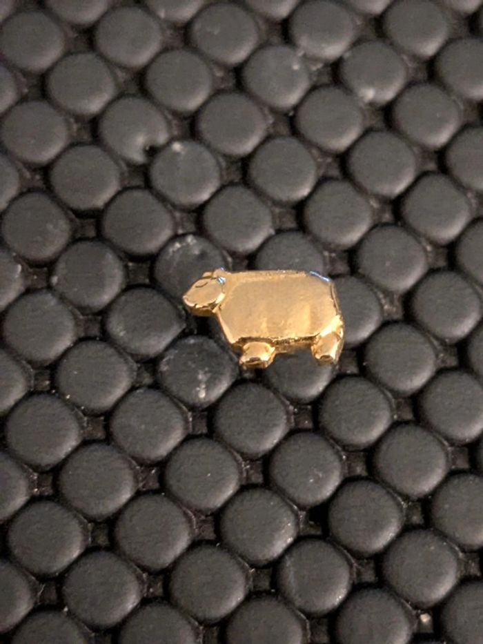 Micro-pin's Mouton doré