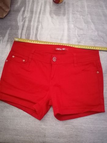 Short rouge taille 42