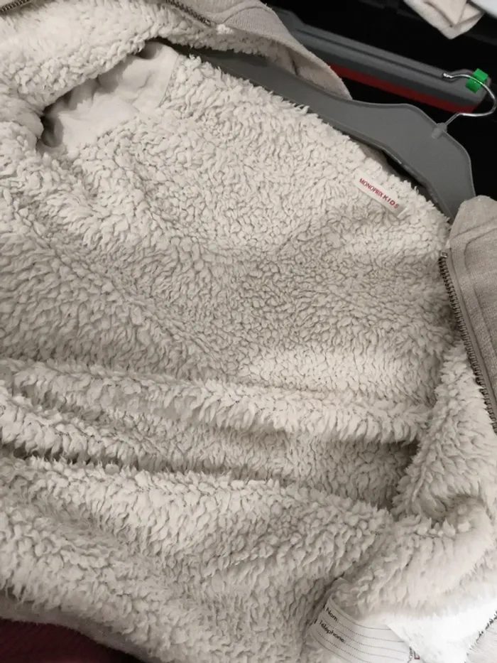 Gilet avec moumoute à l'intérieur taille 6 ans - photo numéro 5