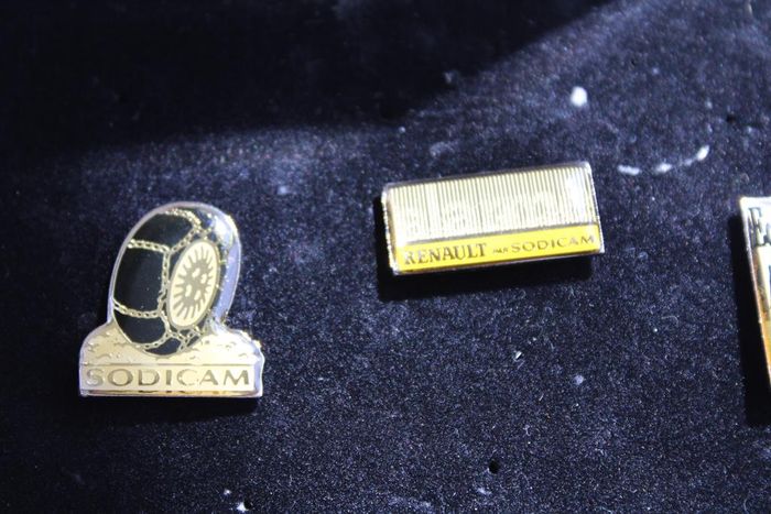 Lot pin's thème accessoires automobiles Renault - photo numéro 6