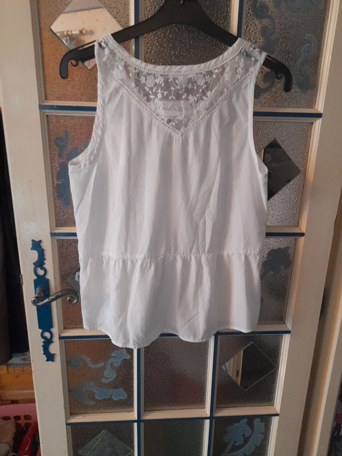 Joli haut dentelle - photo numéro 4