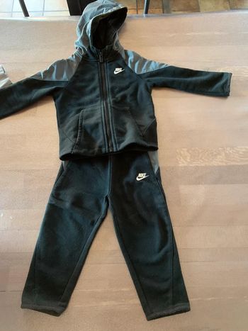 Ensemble nike