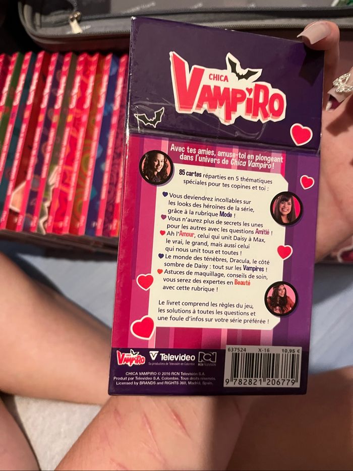 Collection de livres chica vampiro + jeux de société - photo numéro 3