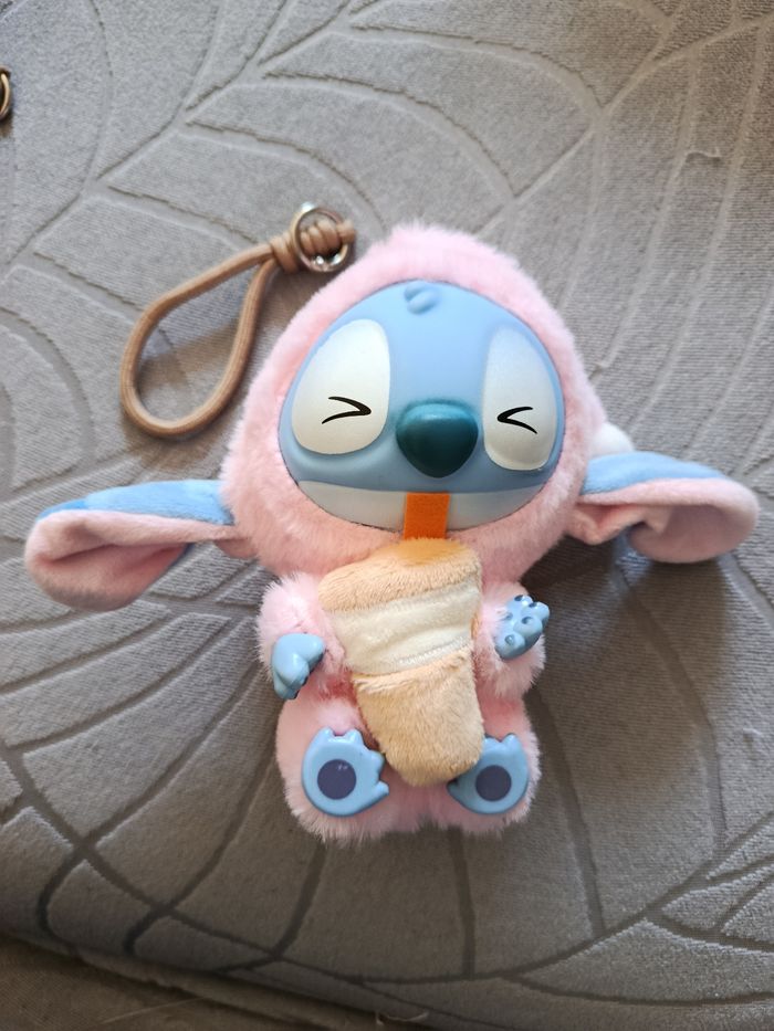A saisir, NEUVES , lot de 2 jolies peluches " Stitch " ! - photo numéro 5