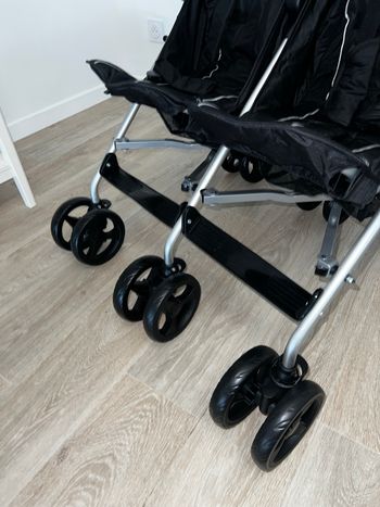 Poussette double tex neuf 