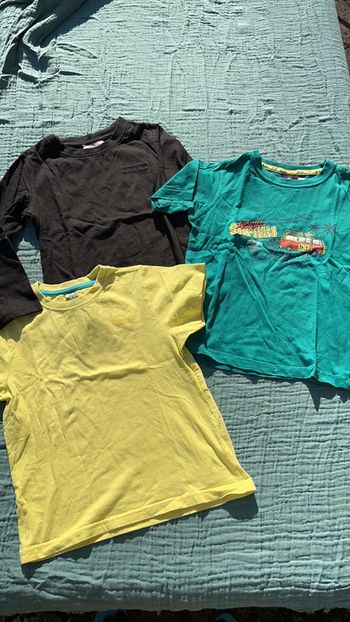 Lot de 3 tshirts 6 ans très bon état