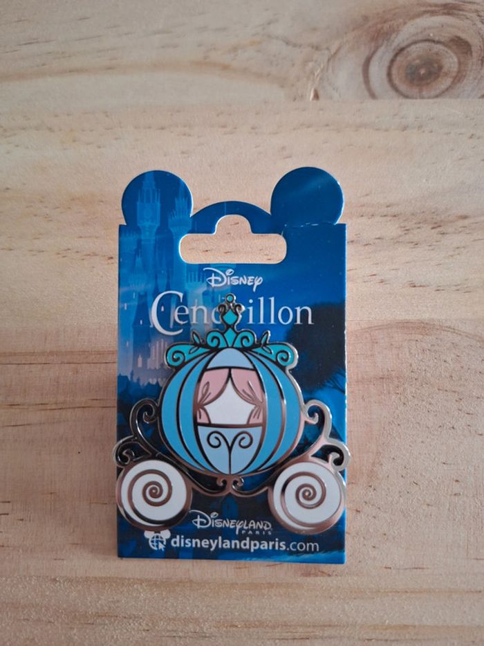Pin's Disney Carrosse Cendrillon Neuf