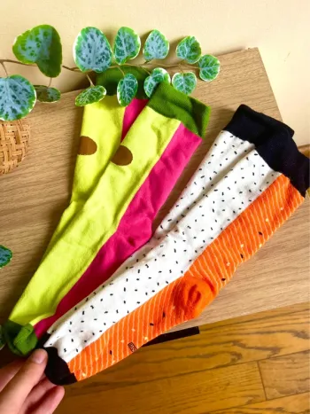 sublime Lot 2 paires chaussettes neuves colorees fantaisie mi hautes