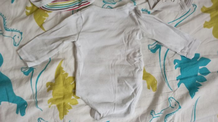 Lot bodies 1 mois - photo numéro 5