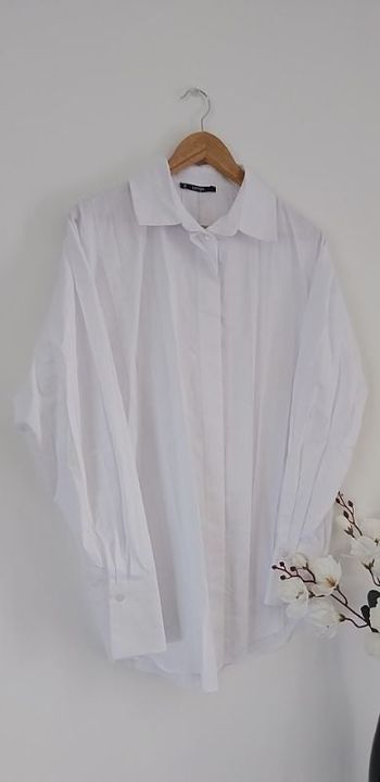 Jolie chemise blanche plissée