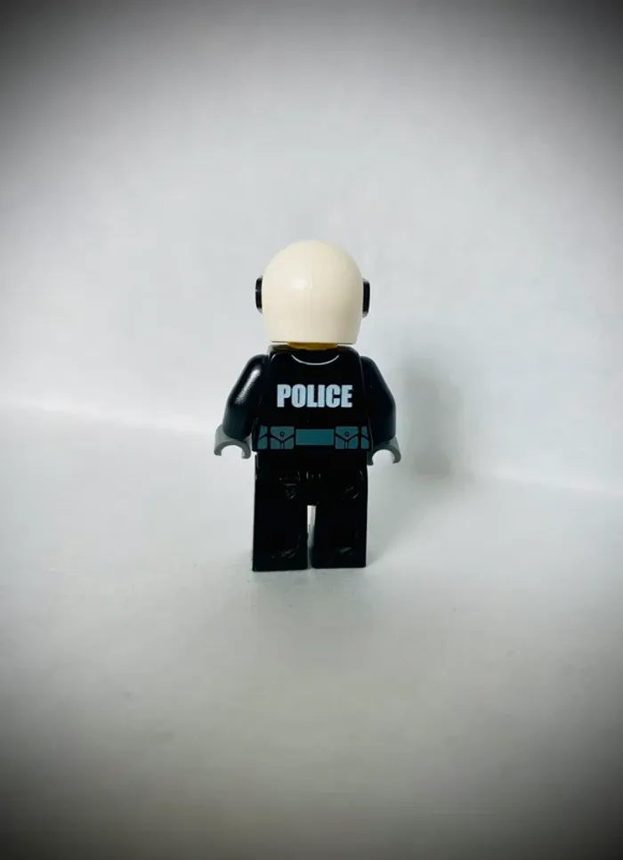 Minifigurine LEGO City cty0027 - Policier - Très bon état - photo numéro 4