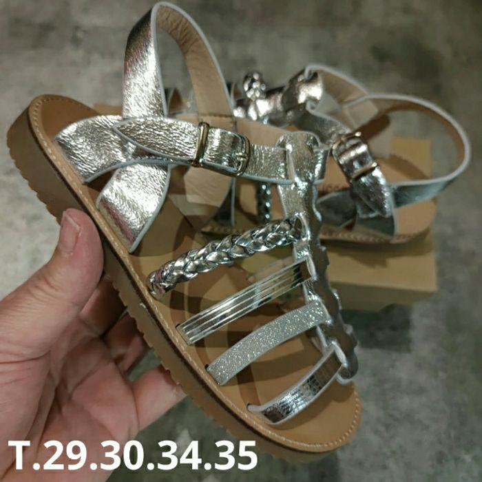 Sandales neuves T.35