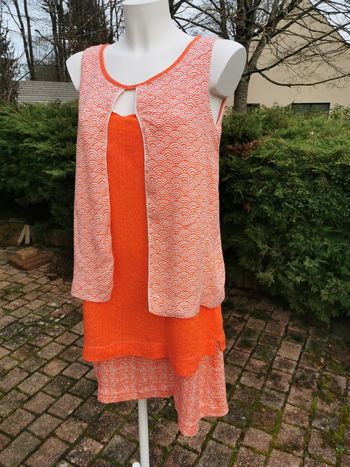 Robe orange à trois niveaux