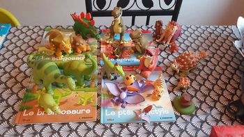 Dinosaures Altaya + 4 livres