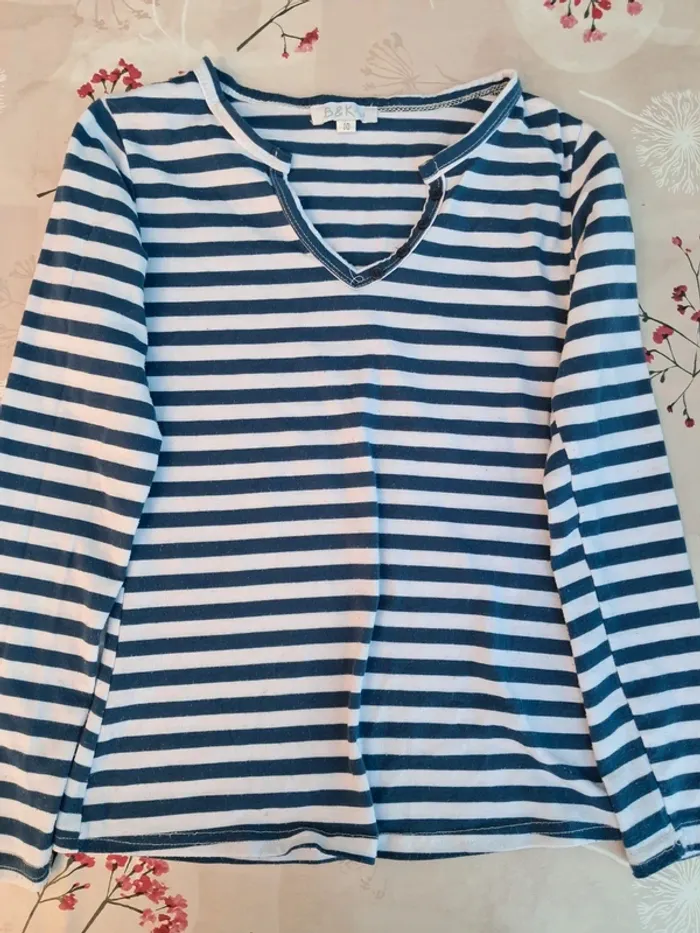 Joli lot de pyjamas, 2 bas 5 hauts - Miraculous, Hello Kitty, marinière, cygne, chiots - T 8-9 ans - photo numéro 6