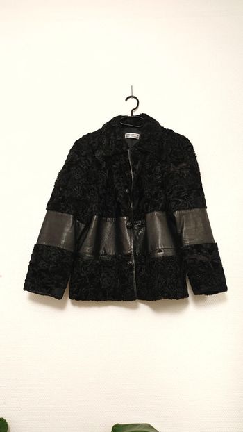 Très belle veste noir artisanale vintage en mouton retourné et cuir made in France épaulettes