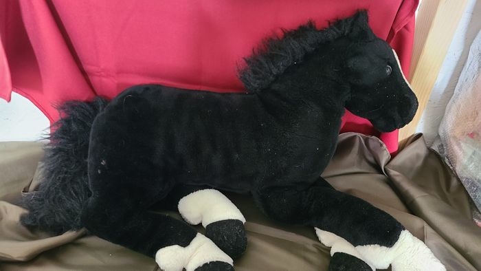 Peluche cheval noir avec pattes blanches - photo numéro 2