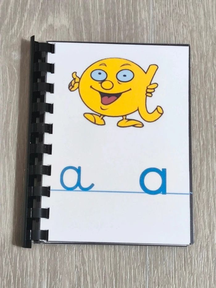 Livret relié des cartes de l'abécédaire des alphas Montessori - photo numéro 2