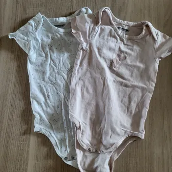 Lot 2 bodies 23 mois