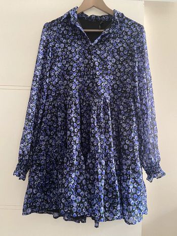 Robe courte en voile fleurs volants bershka
