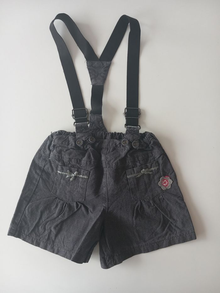 Short à bretelles
