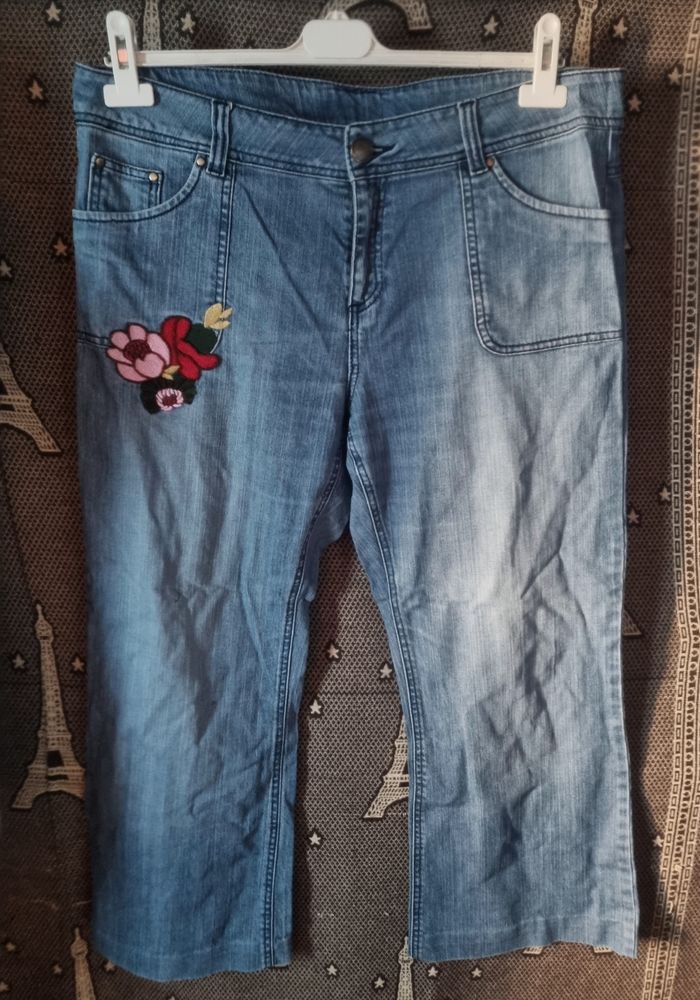 Jean avec fleurs brodée taille 48 Kiabi - photo numéro 1