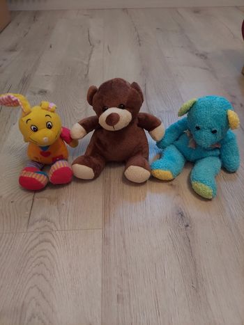 3 peluches tbe
