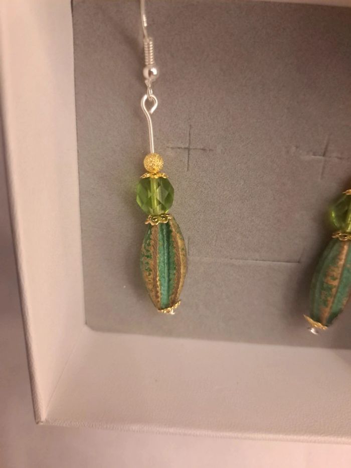 Boucles d'oreilles pendante vertes doré - photo numéro 6