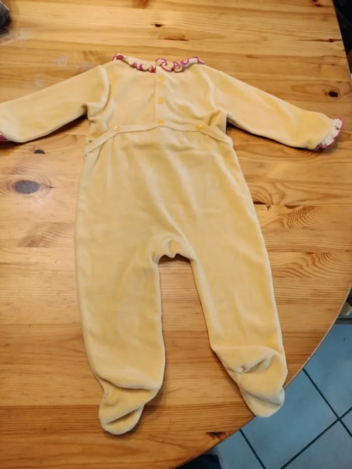 Pyjama jaune - photo numéro 3