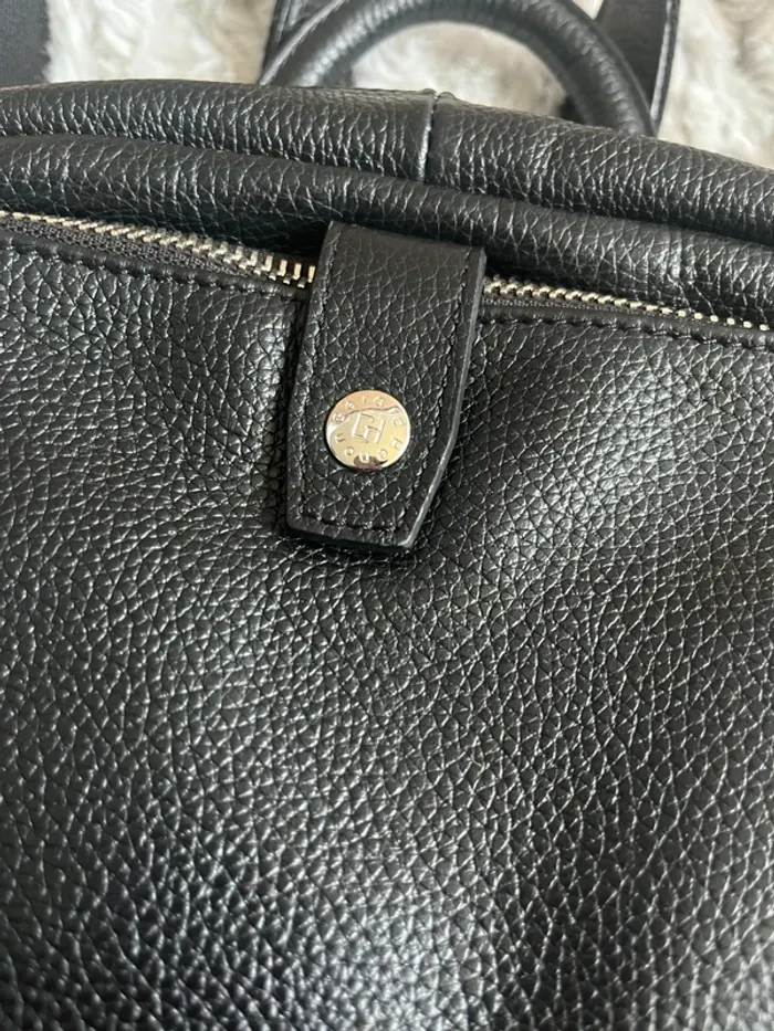 🎒 Sac à dos noir Gérard Hénon Signe le cuir – Élégance & praticité (31x35x8 cm) - photo numéro 2