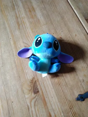 Peluche Stitch porte