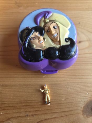 Disney Polly Pocket Aladdin bluebird 1995 vintage
+ le personnages d'origine de Aladdin 