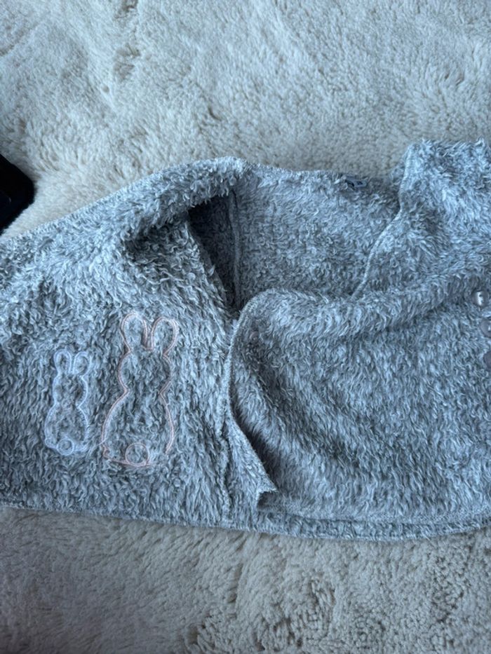 👚 lot gilet + pull - bébé fille - 3 mois - Kiabi tape à l’oeil- très bon état - photo numéro 3