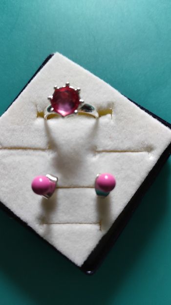Boucles d'oreilles roses + bagues