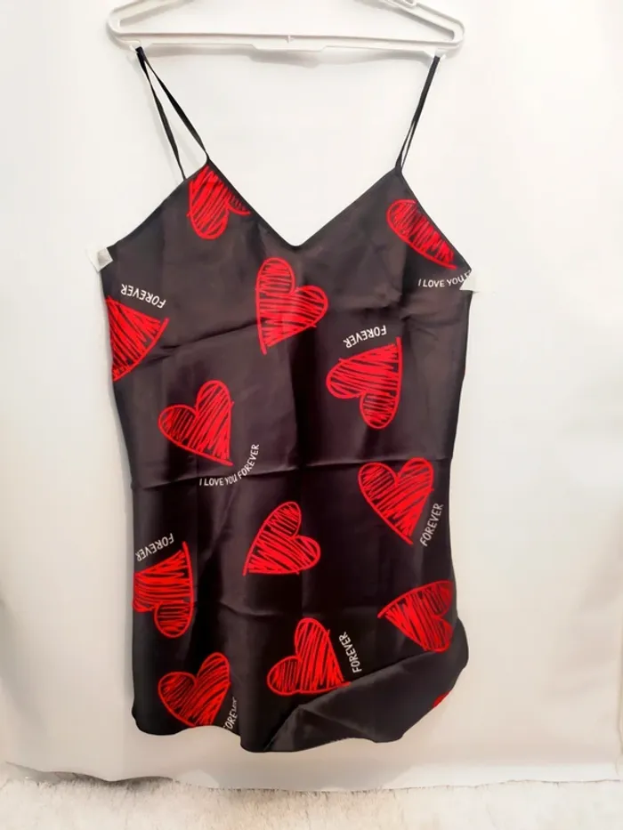 🌹 Superbe Nuisette Noire et Rouge à Motif Cœur – Taille M 🌹