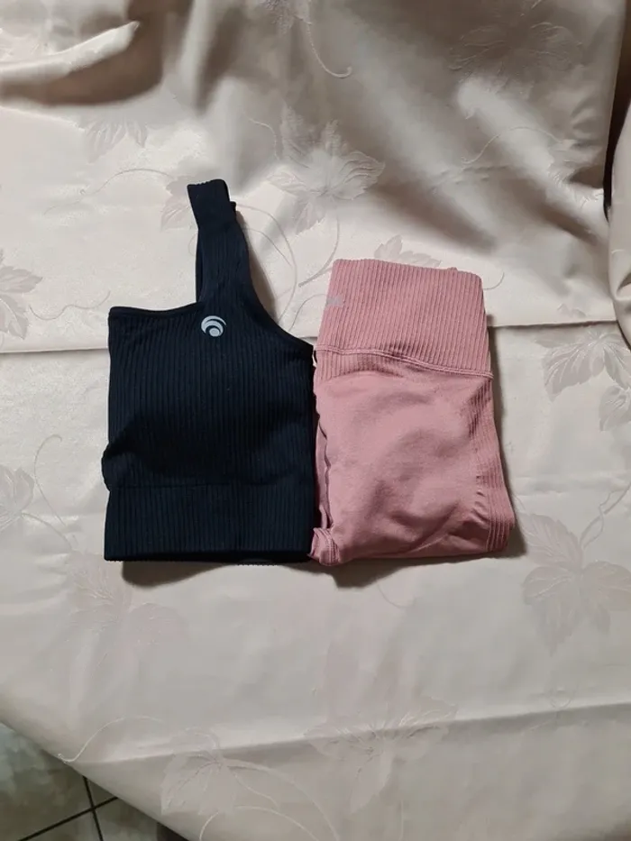 Lot brassière  et leggins oceans apart