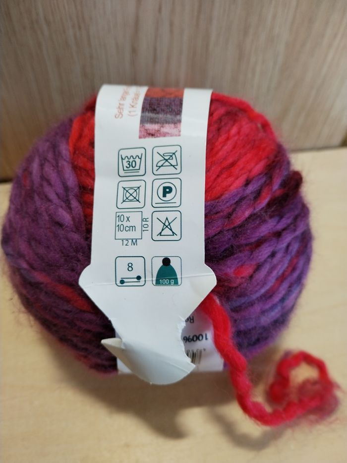 Pelote de laine, spécial Bonnet avec son Pompon assorti - photo numéro 2