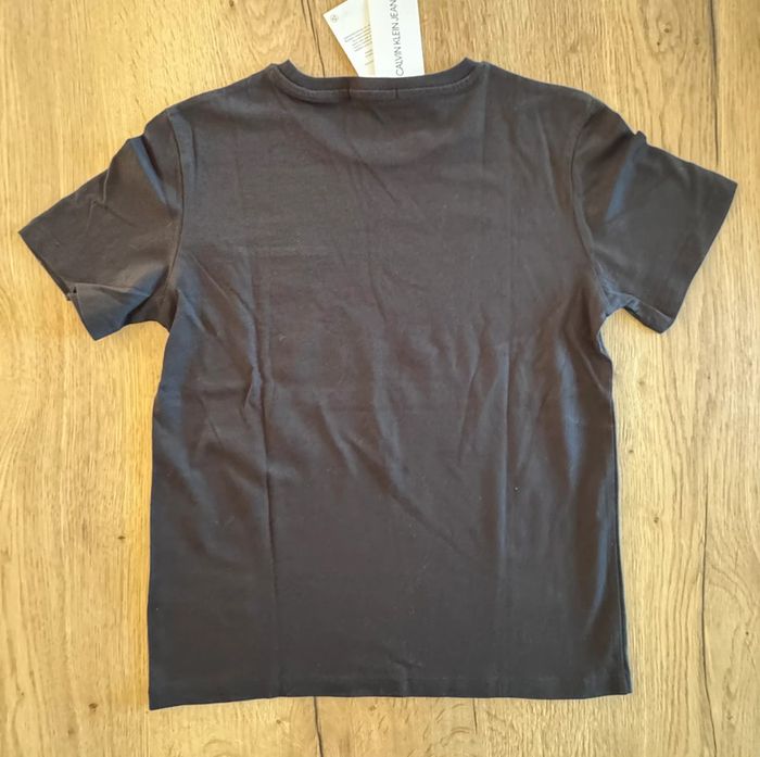 Tee shirt Calvin Klein taille 12 ans neuf avec étiquette - photo numéro 7