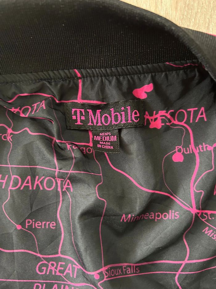 Veste T-Mobile Noire - Élégance et Confort avec une Touche Unique homme ou femme - photo numéro 7