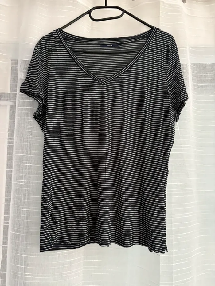 Tee-shirts noir et blanc
