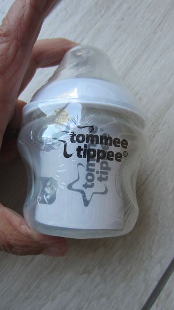 Biberon neuf Tommee Tipee