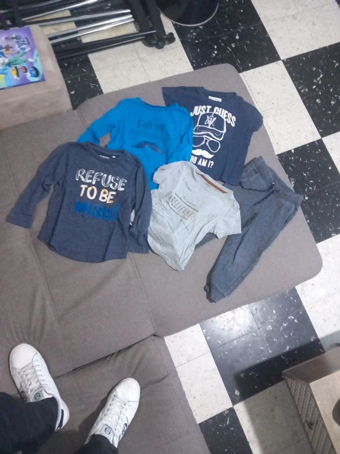 2 t-shirt manche longue 2 manche court plus un jogging