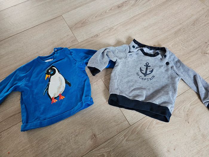 Lot 2 petits pulls 2 ans