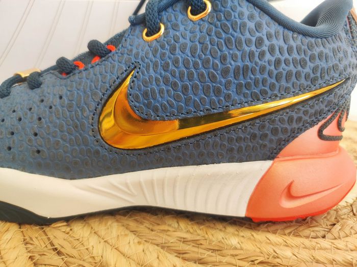 Baskets Nike LeBron XXI - photo numéro 2