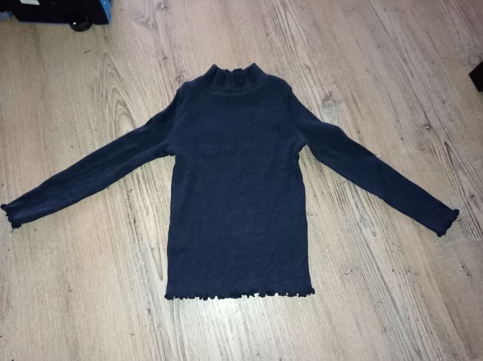Joli col roulé bleu marine (4 ans)