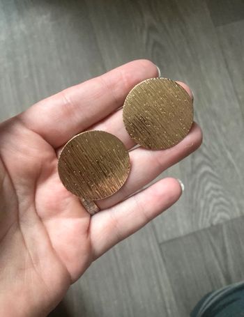 Boucles d’oreilles NEUVES  avec étiquette forme ronde couleur doré