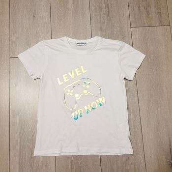 Tres jolie maillot avec écriture. Garçon 12 ans. Marque Npo