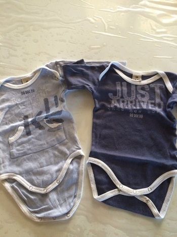 Lot de 2 body ikks 6mois