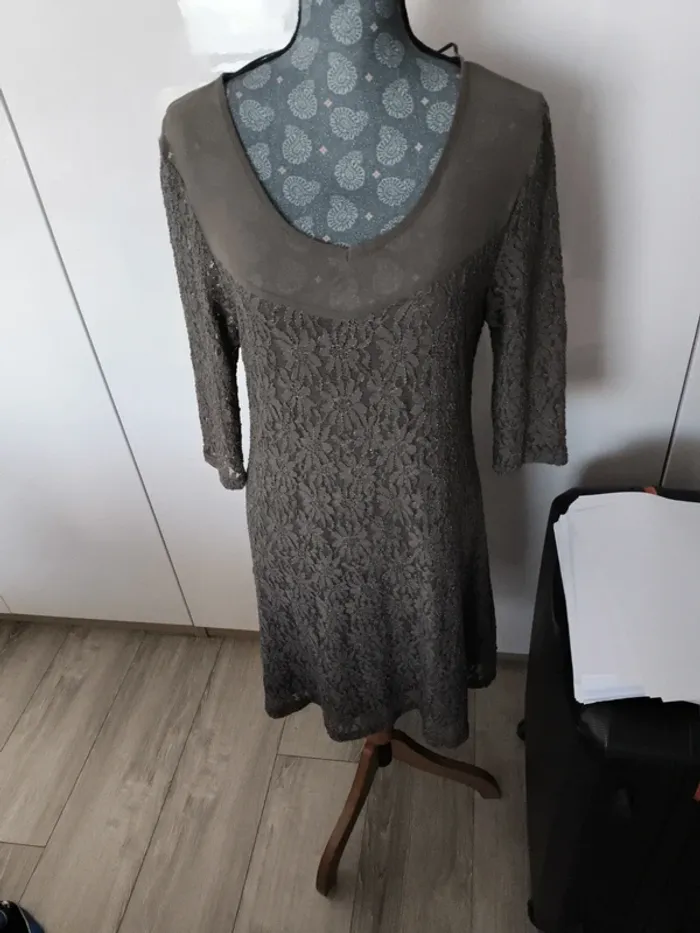 Robe kaki